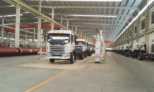 江淮格爾發(fā)<a href=http://www.khskpw.cn/ssc target=_blank class=infotextkey>灑水車</a>批量出口委內(nèi)瑞拉