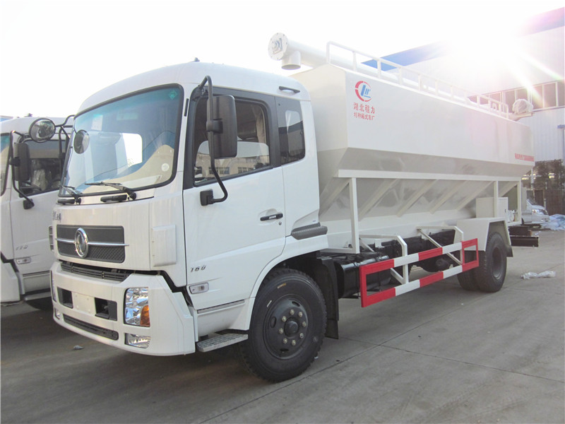 散裝<a href=http://www.khskpw.cn/siliaoche/ target=_blank class=infotextkey>飼料車</a>圖片展示