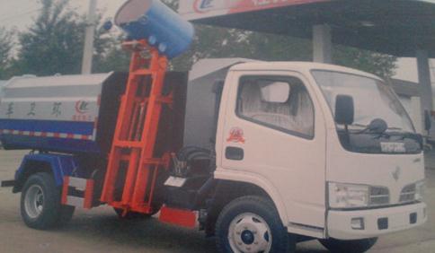 掛桶<a href=http://www.khskpw.cn/ljc target=_blank class=infotextkey>垃圾車(chē)</a>裝卸垃圾桶圖片