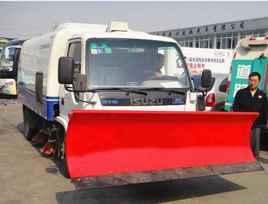 五十鈴鏟雪<a href=http://www.khskpw.cn/saoluche/ target=_blank class=infotextkey>掃路車</a>