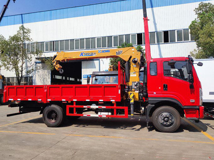 徐工隨車(chē)吊5噸東風(fēng)暢行D1L隨車(chē)吊圖片3