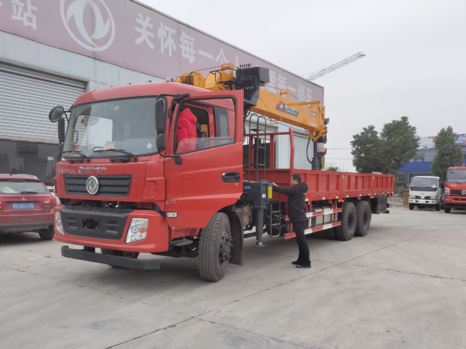 程力吊機(jī)12噸多功能隨車(chē)吊圖片2